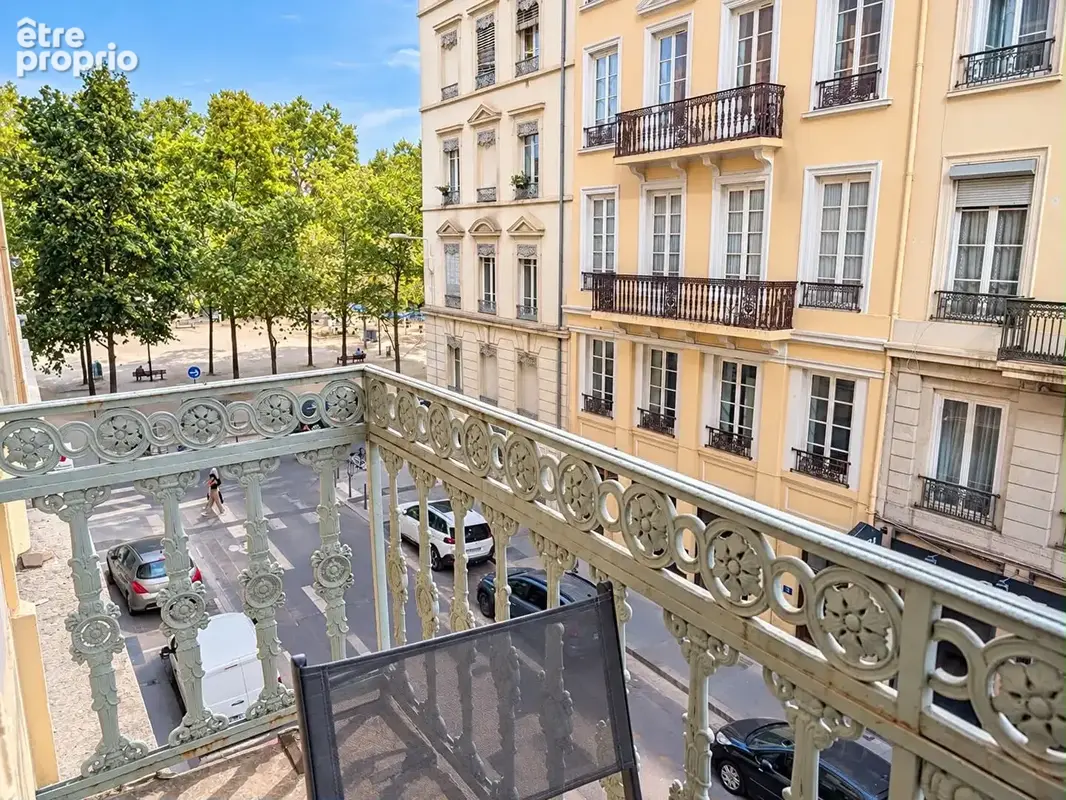 Appartement de 4 pièces avec balcon - Lyon 6 Place M.Lyautey - photo 3