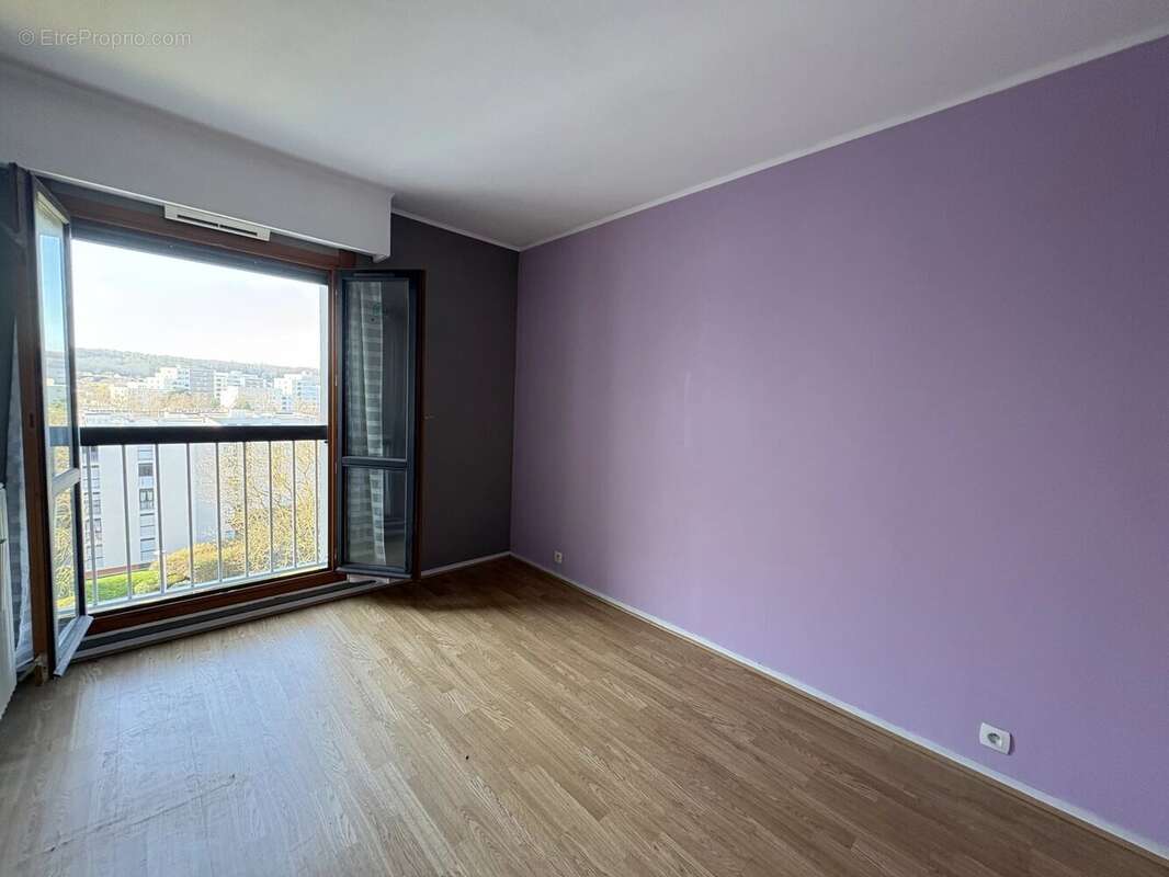 Appartement à LES CLAYES-SOUS-BOIS