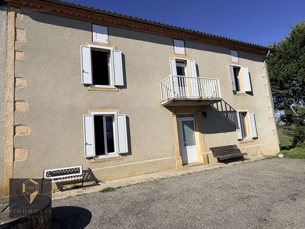 Maison à AURIGNAC