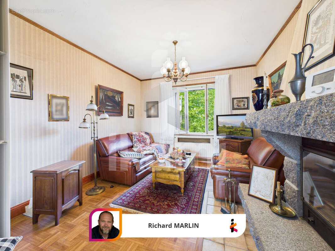 Maison à CHATEAUNEUF-DU-FAOU