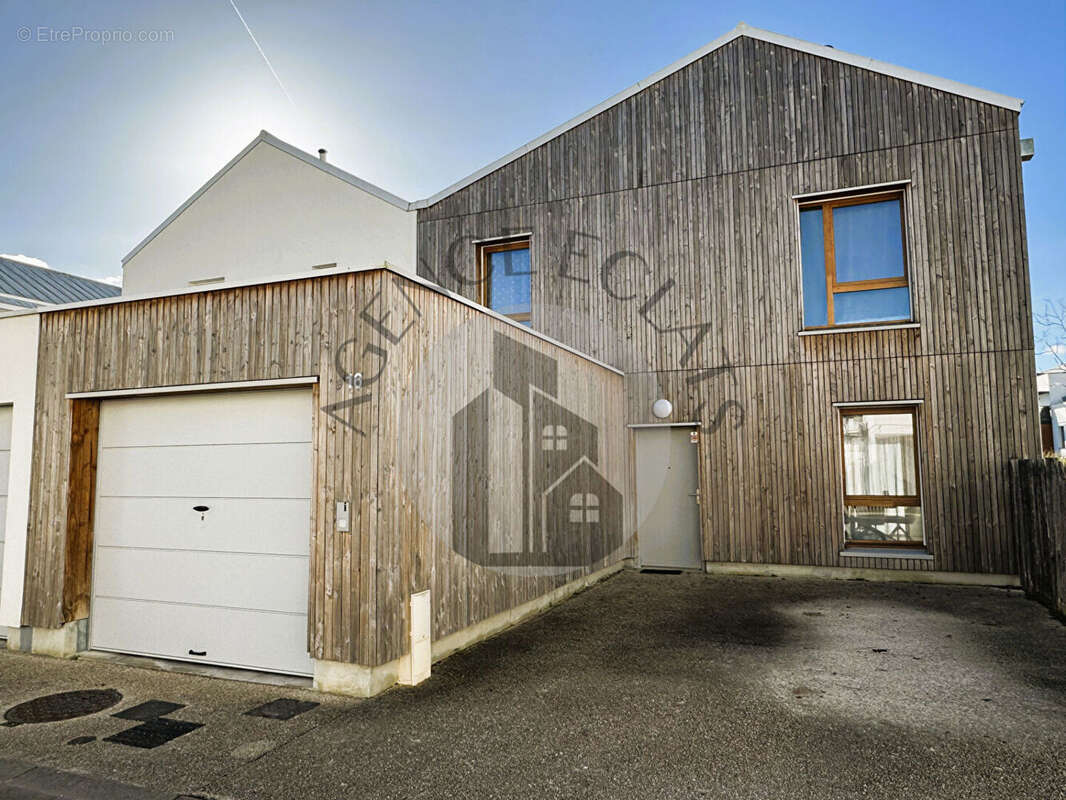 Maison à BUSSY-SAINT-GEORGES