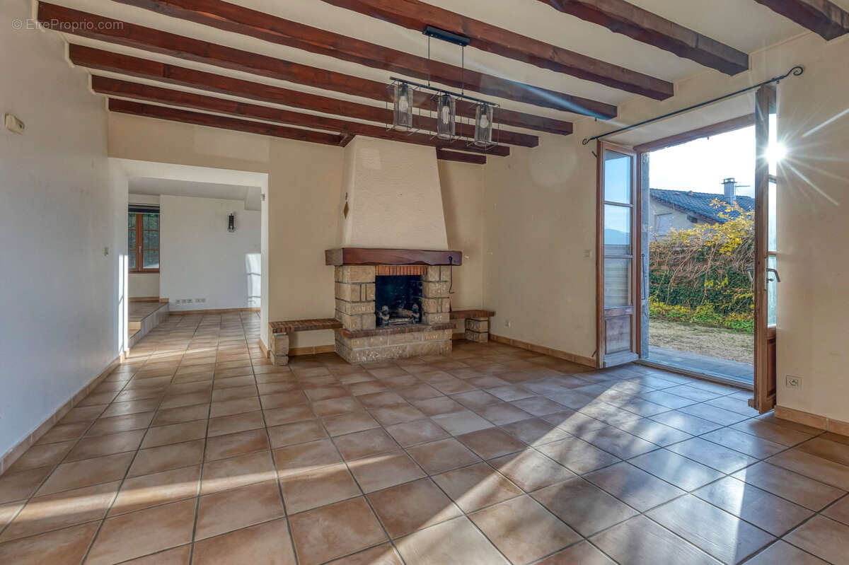 Appartement à SAINT-NAZAIRE-LES-EYMES