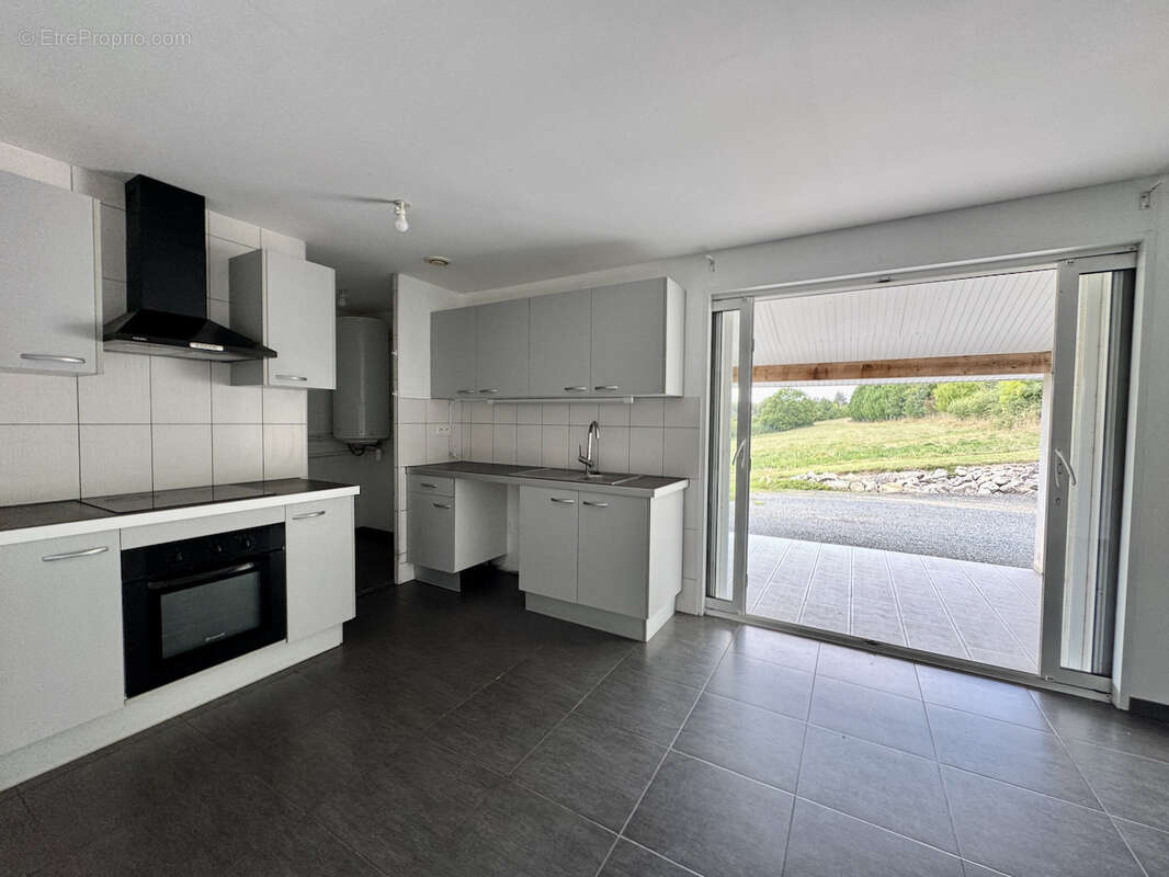 VILLENEUVE SUR LOT, propriété avec rapport locatif possible, grange, piscine et terrain d'environ 4,5ha - photo 10