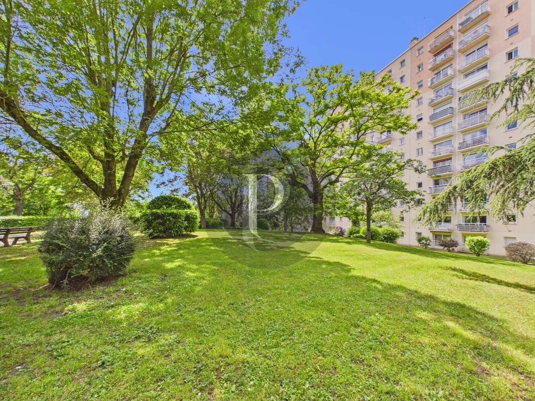 Appartement à FRESNES