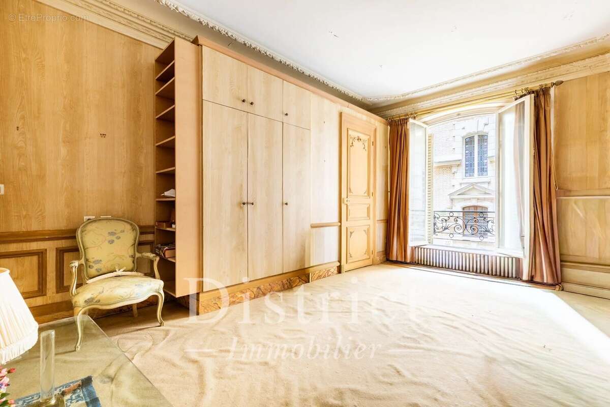 Appartement à PARIS-16E