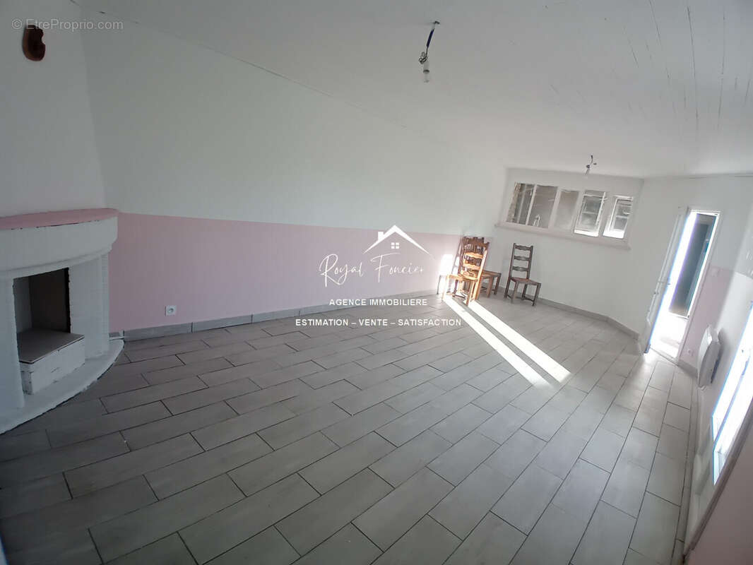 Pièce de réception de 30 m2  - Maison à SAINTE-MAURE-DE-TOURAINE