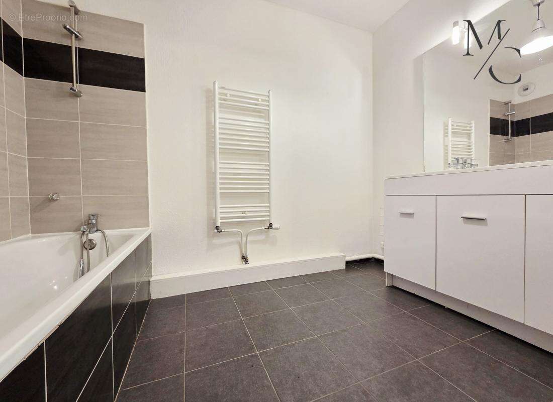 Appartement à BEAUZELLE