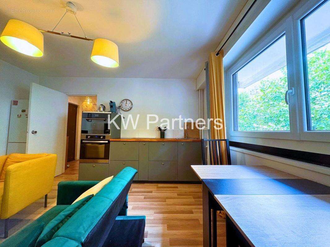 Appartement à PARIS-14E