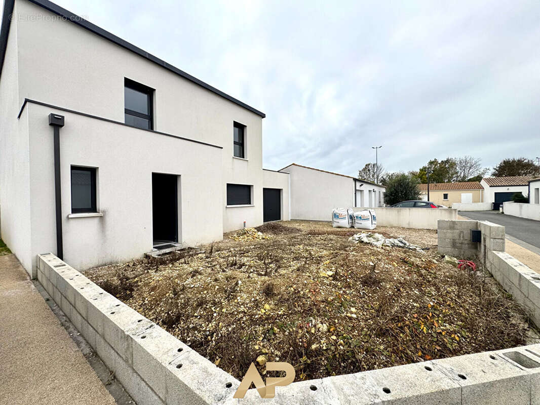 Maison à AIGREFEUILLE-D'AUNIS