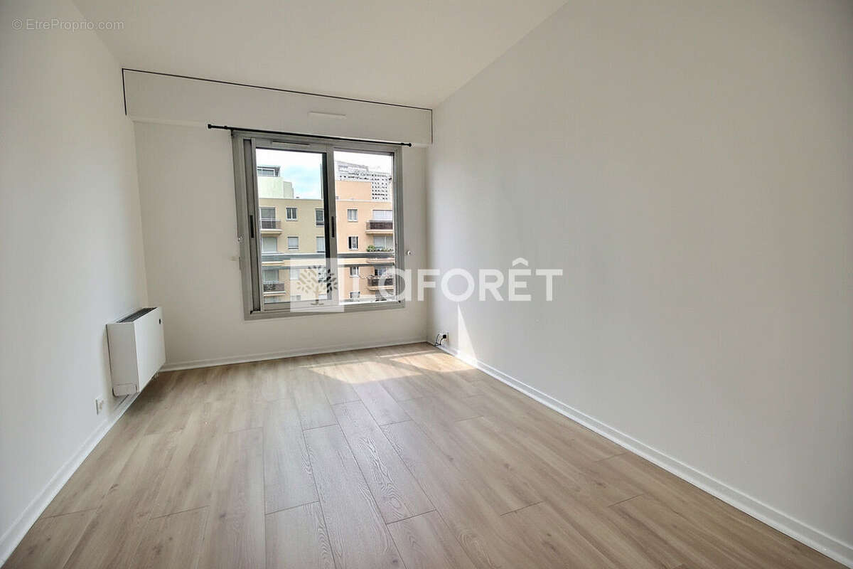 Appartement à COURBEVOIE