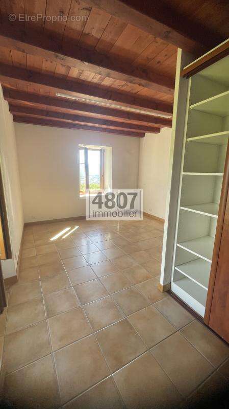 CRANVES-SALES   Ferme rénovée avec vue sur les montagnes et - photo 15