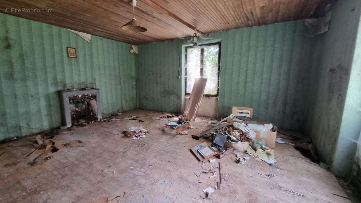 Maison à SAINT-AMAND-DE-VERGT