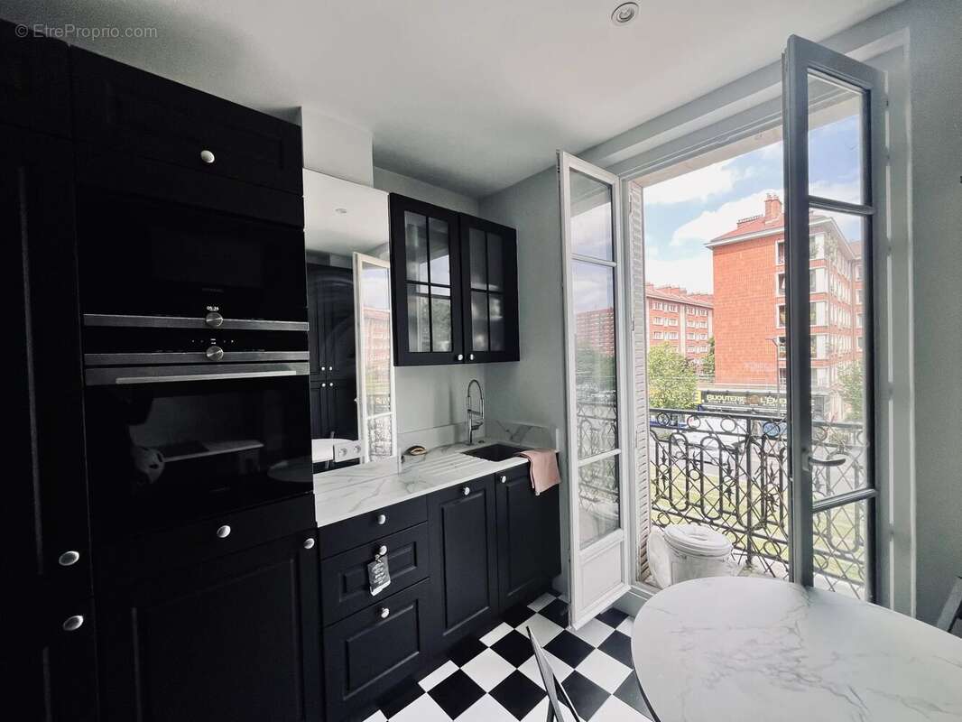 Appartement à PARIS-17E
