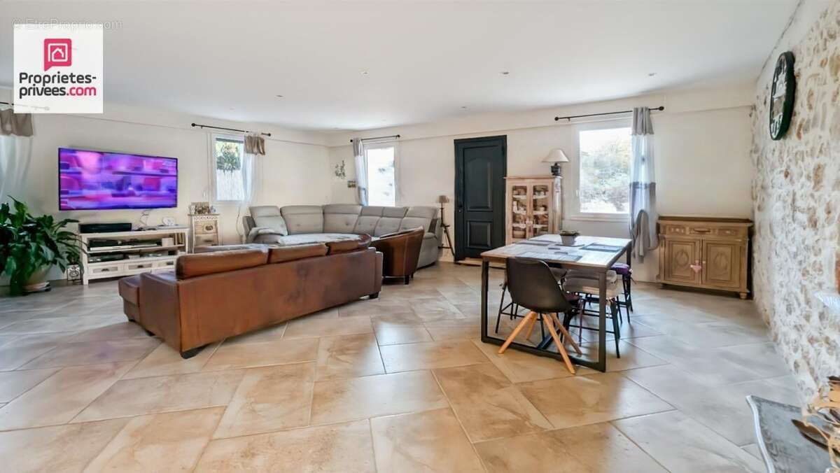 Maison à FIGANIERES