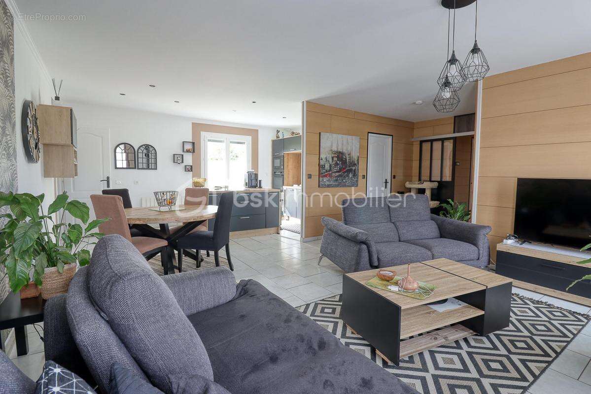 Maison à LACHAPELLE-AUX-POTS