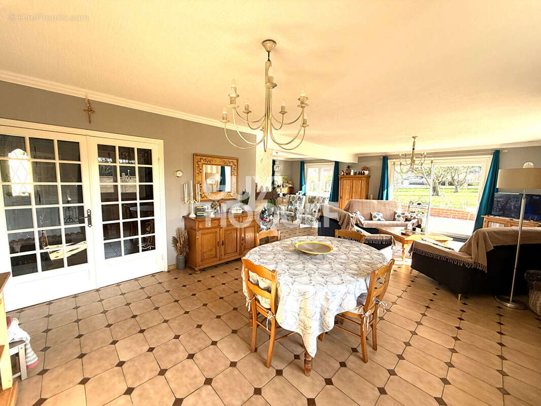 Maison à BONNINGUES-LES-ARDRES