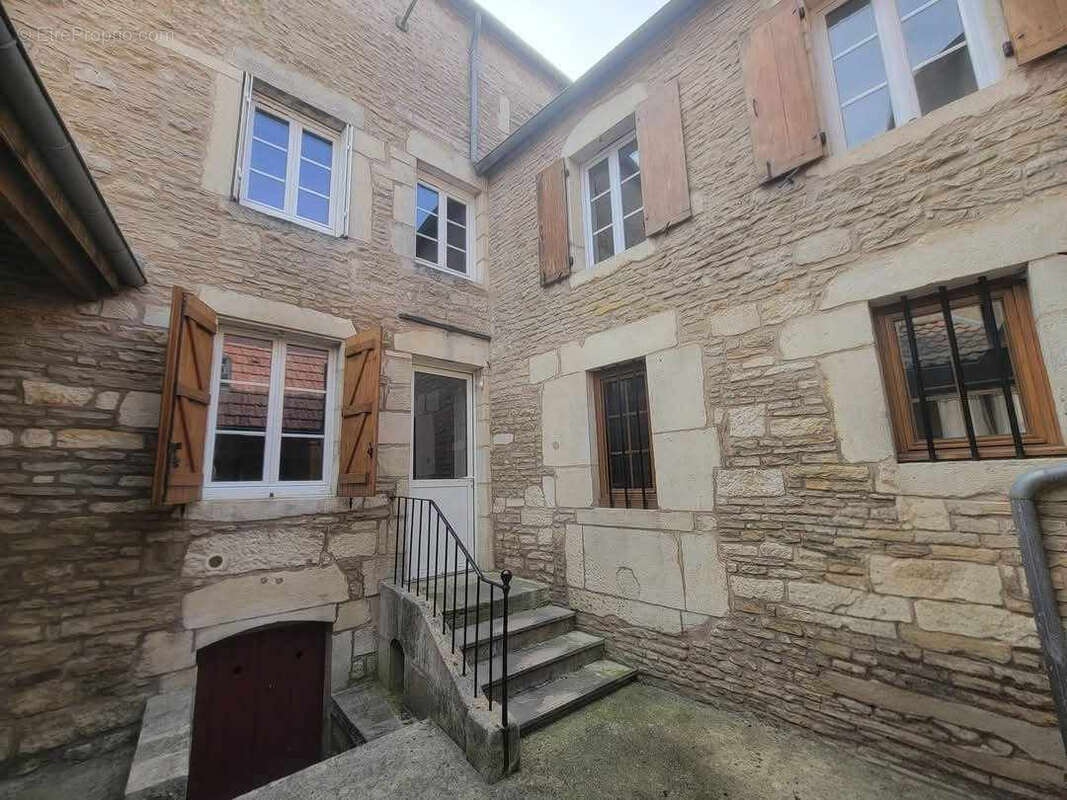 Appartement à IS-SUR-TILLE