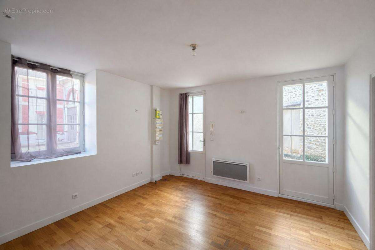 Appartement à MORIGNY-CHAMPIGNY