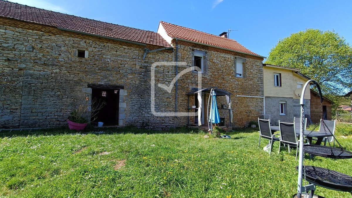 Maison à COULAURES