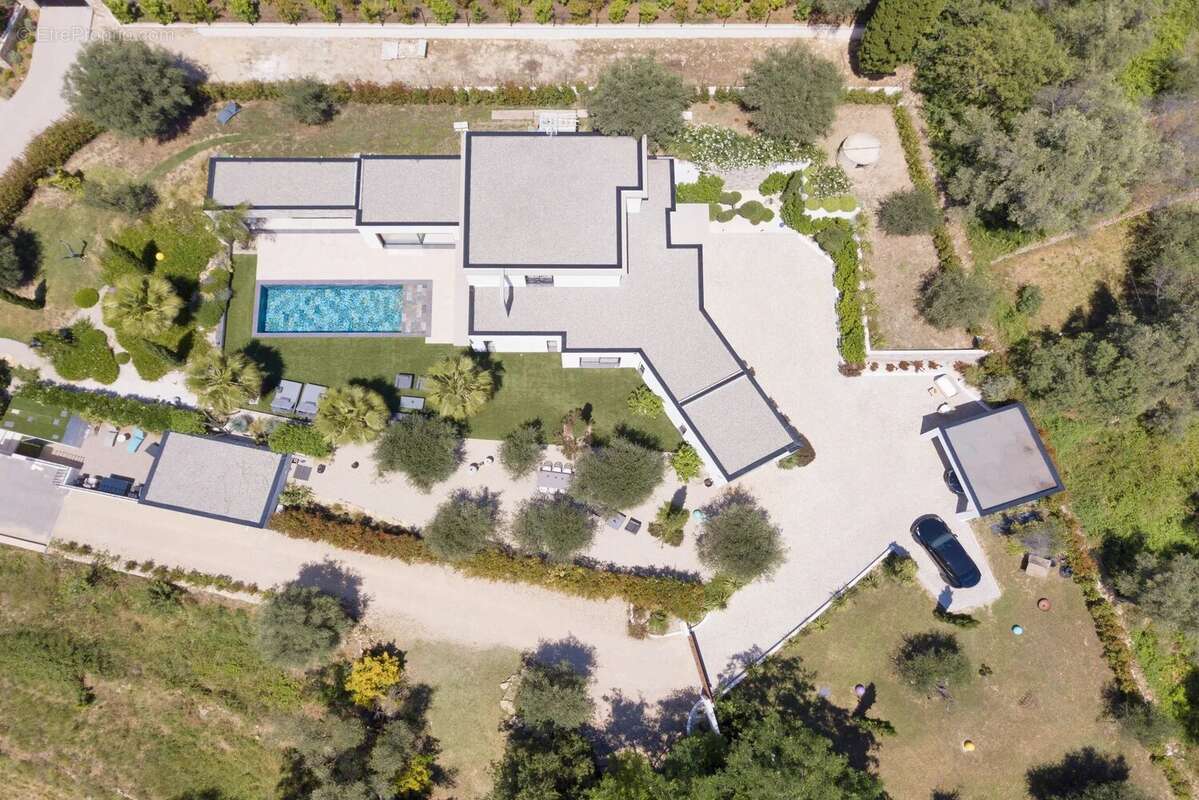 Maison à VALBONNE