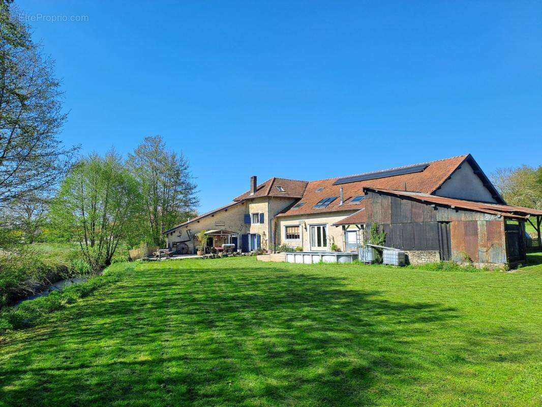 Proche Belgique et Luxembourg, Propriété de charme avec activité touristique de 384 m² habitable + dépendances, terrain de 4951  - photo 17