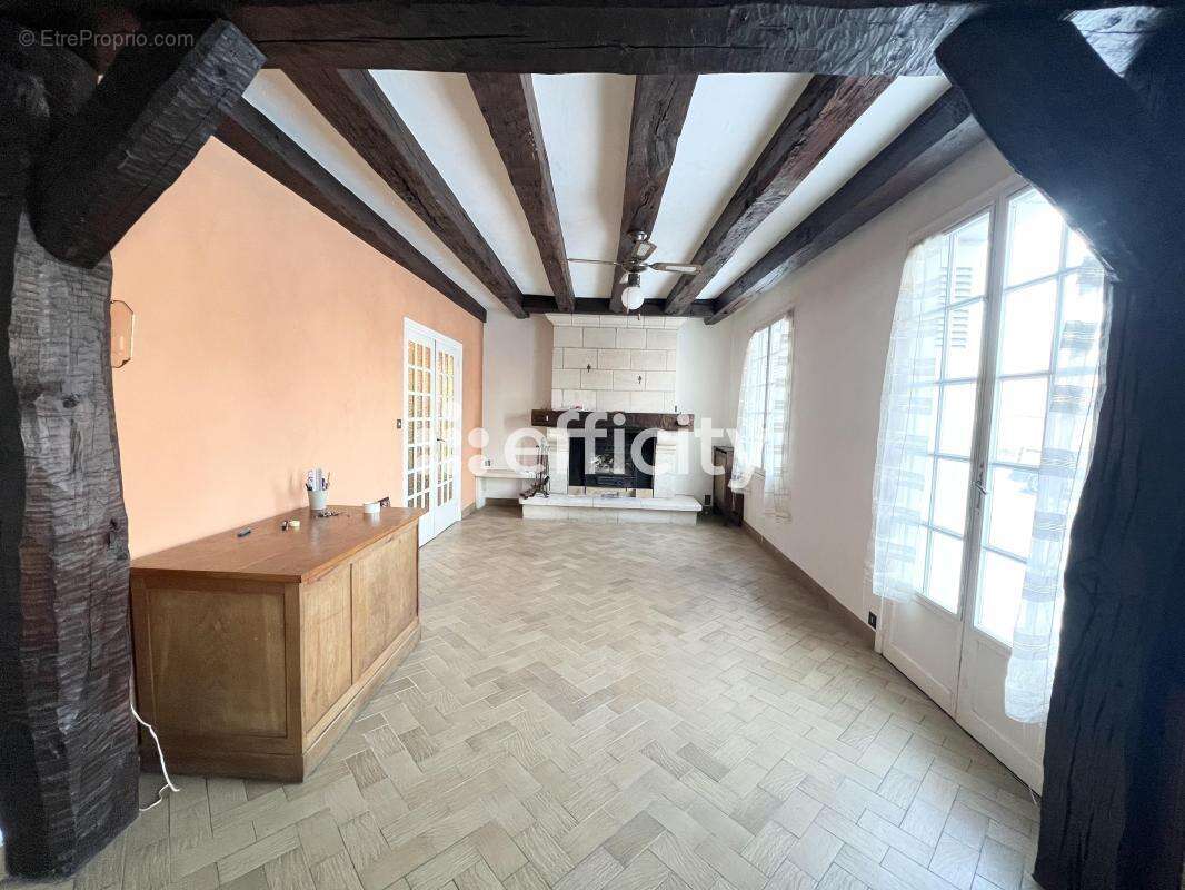 Maison à BEAUMONT-LA-RONCE