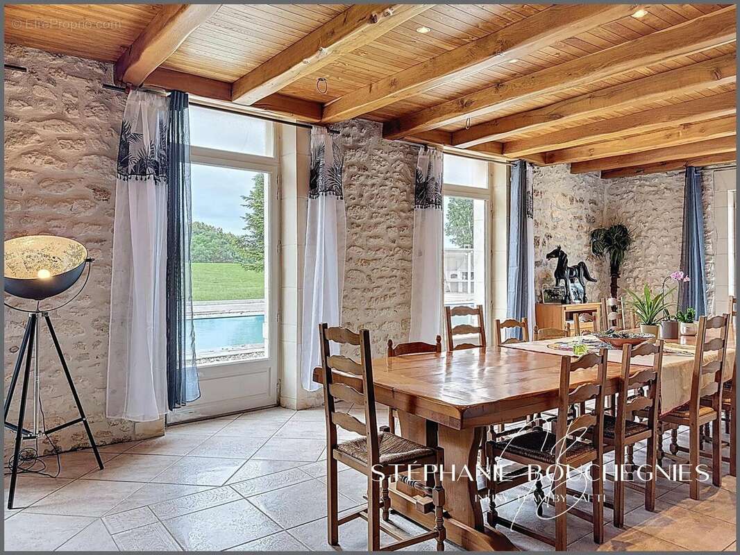 Photo 2 - Maison à CHAILLEVETTE
