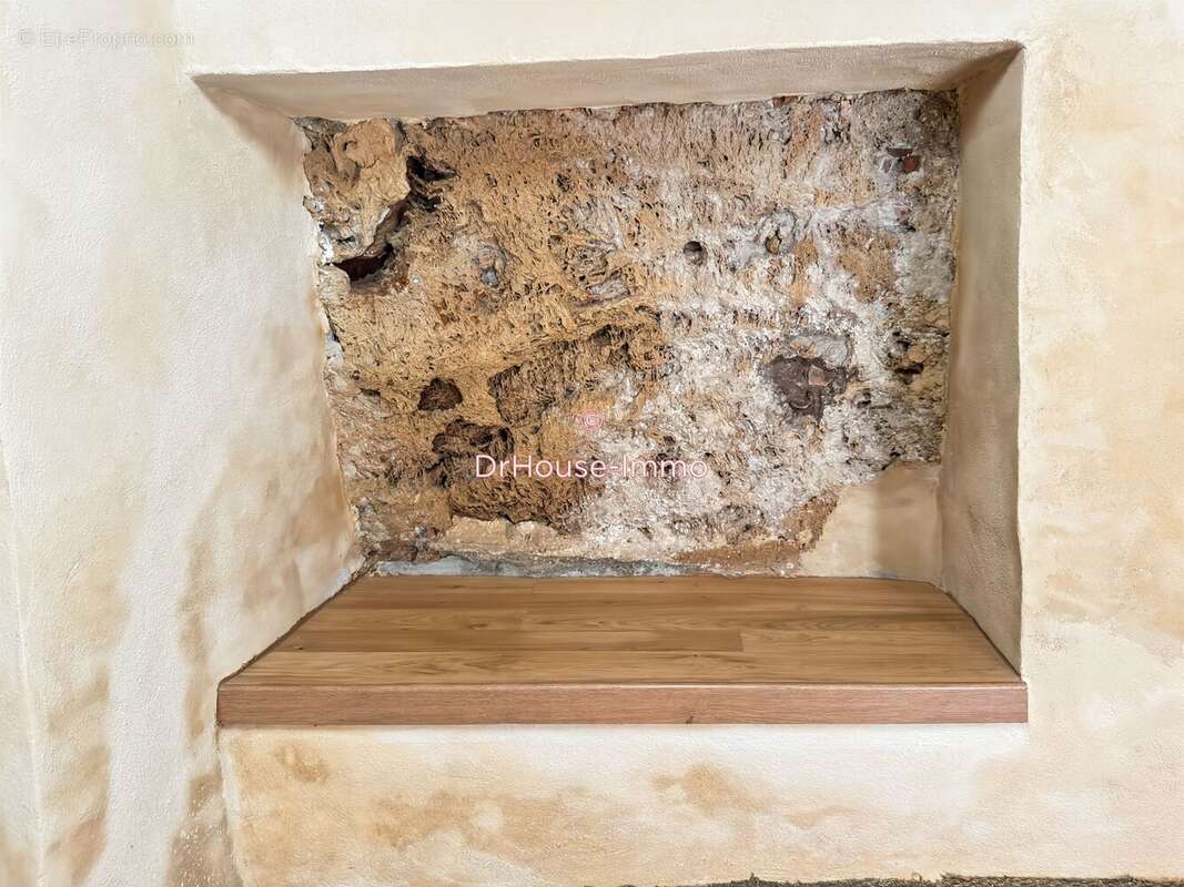 Appartement à COTIGNAC