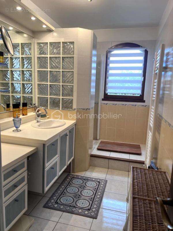 Au calme sans vis à vis, villa F5 4 chambres de 127m2 sur 440 m2 de terrain Piscine Garage - photo 14