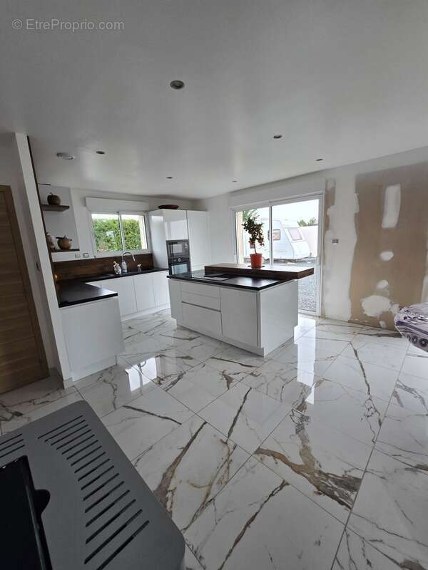 Maison à SAINT-MARTIN-DE-FRAIGNEAU