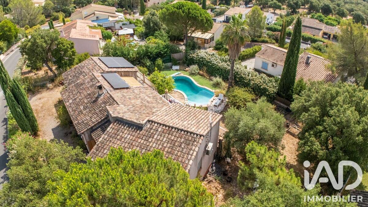 Photo 1 - Maison à ROQUEBRUNE-SUR-ARGENS