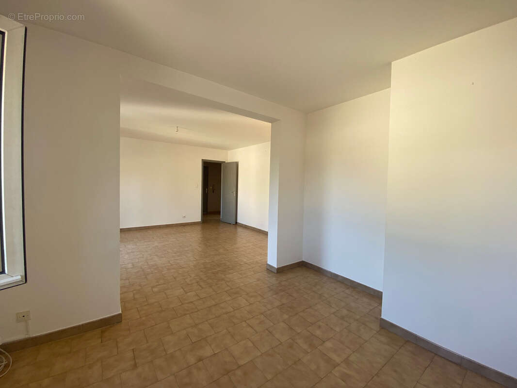 Appartement 3 pièces de 66m2 env, garage,  2 places de parking - photo 6