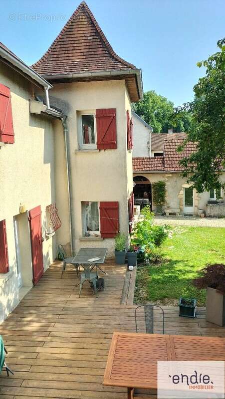 Maison à AVOT