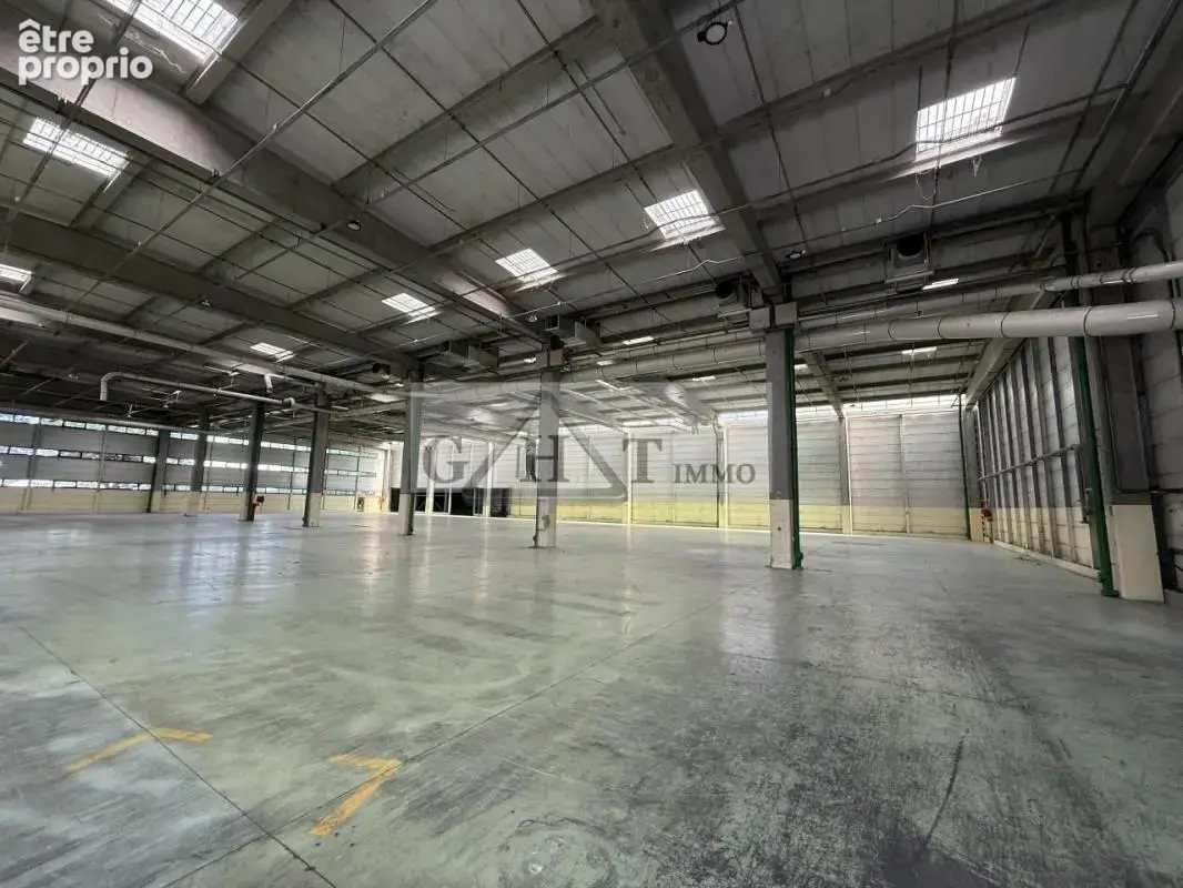 EXCLUSIVITE 3500 m² entrepot bureaux à vendre à LOGNES - photo 2