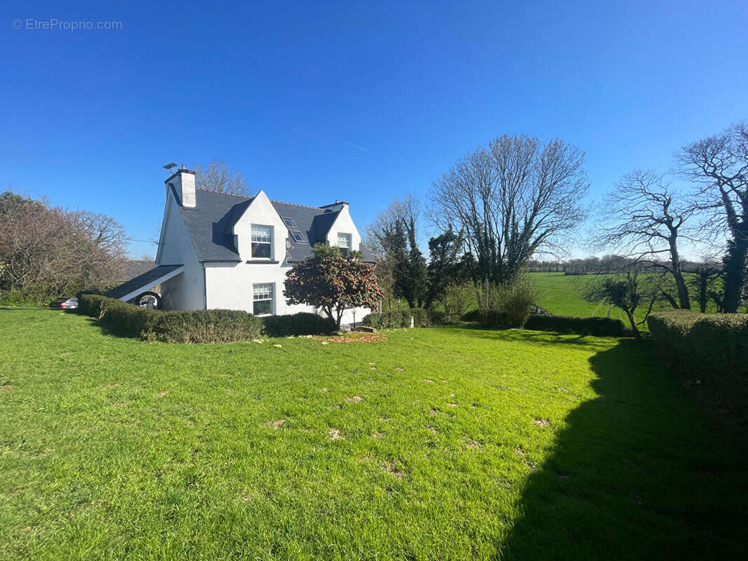 Maison à CARHAIX-PLOUGUER