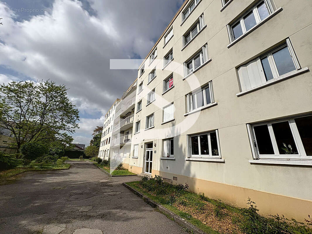 Appartement à SAINT-MAUR-DES-FOSSES
