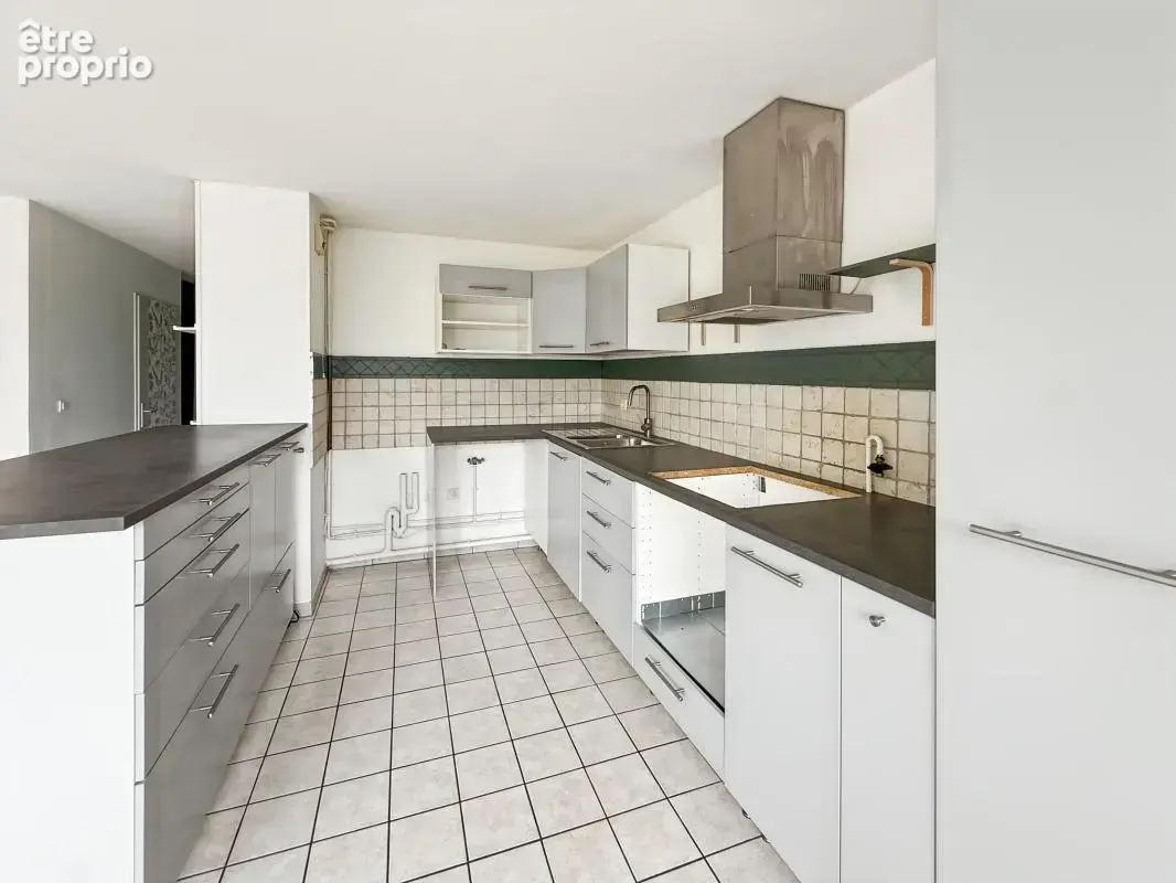 Appartement À Vendre T4 de 73 m2 avec Balcon et BOX à REIMS - photo 3