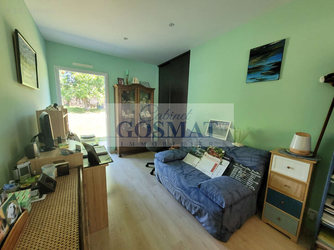 Maison plain pied de 177m2 avec piscine intérieure sur 3034m2 de terrain clos - photo 14