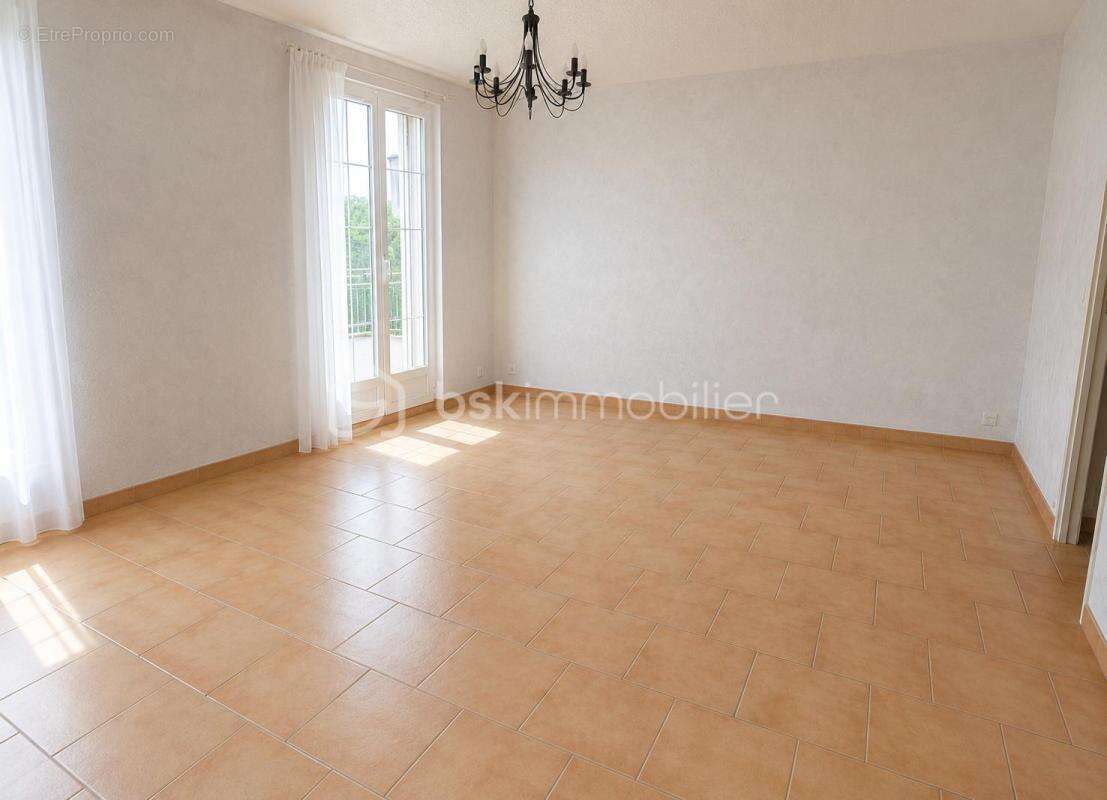 BÉTHENY – Maison familiale 3 chambres, avec jardin dans un quartier résidentiel recherché - photo 5