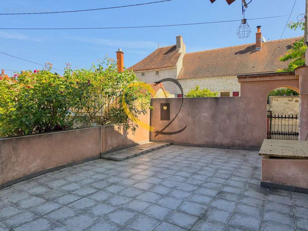 Maison de village en pierre - 124 m² - 4 chambres - terrain 2100 m² - photo 4