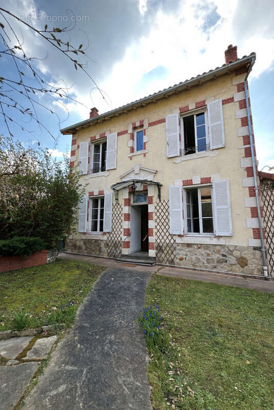 Maison à COMBRONDE