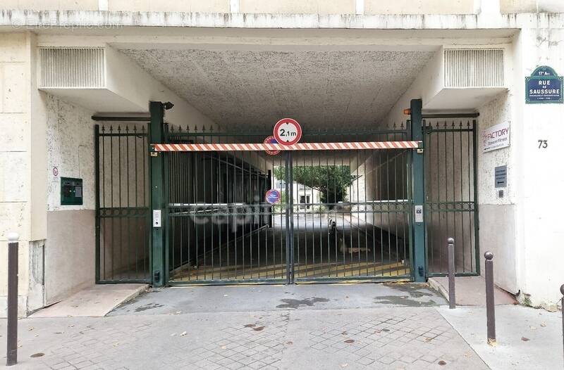 Parking à PARIS-17E