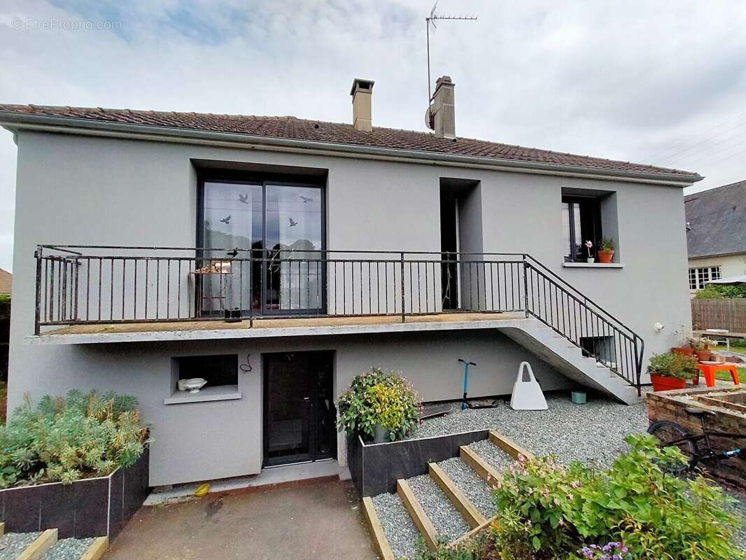 Maison à VILLAINES-LA-JUHEL