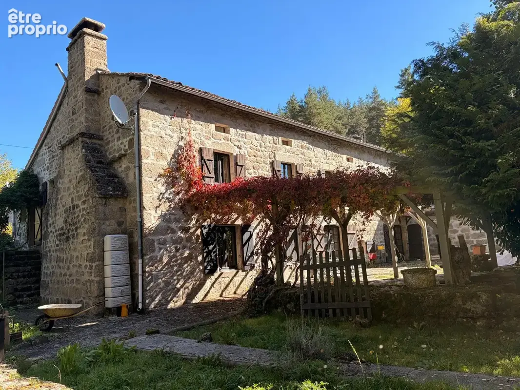 Ancienne ferme avec 1400 m2 de terrain - photo 2