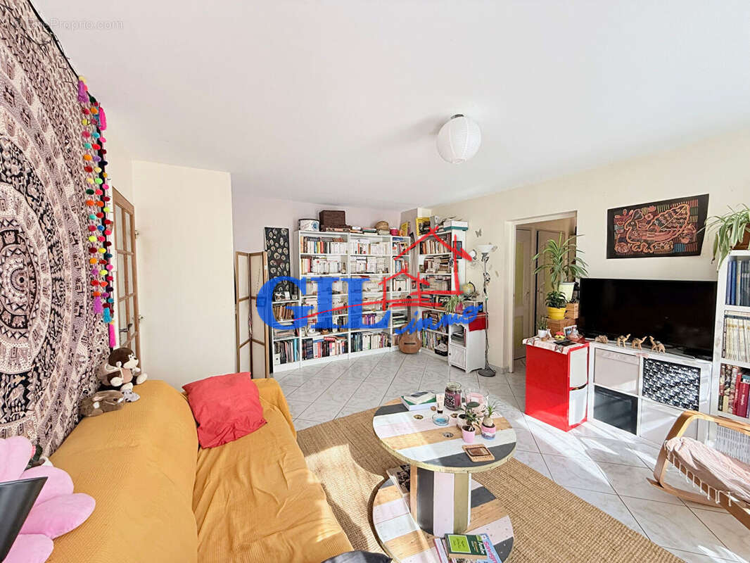 Appartement à SAVIGNY-LE-TEMPLE