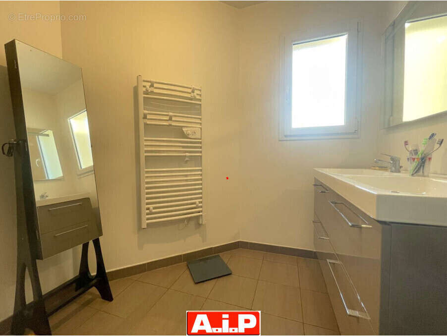 Maison à SAINT-PIERRE-DU-CHEMIN