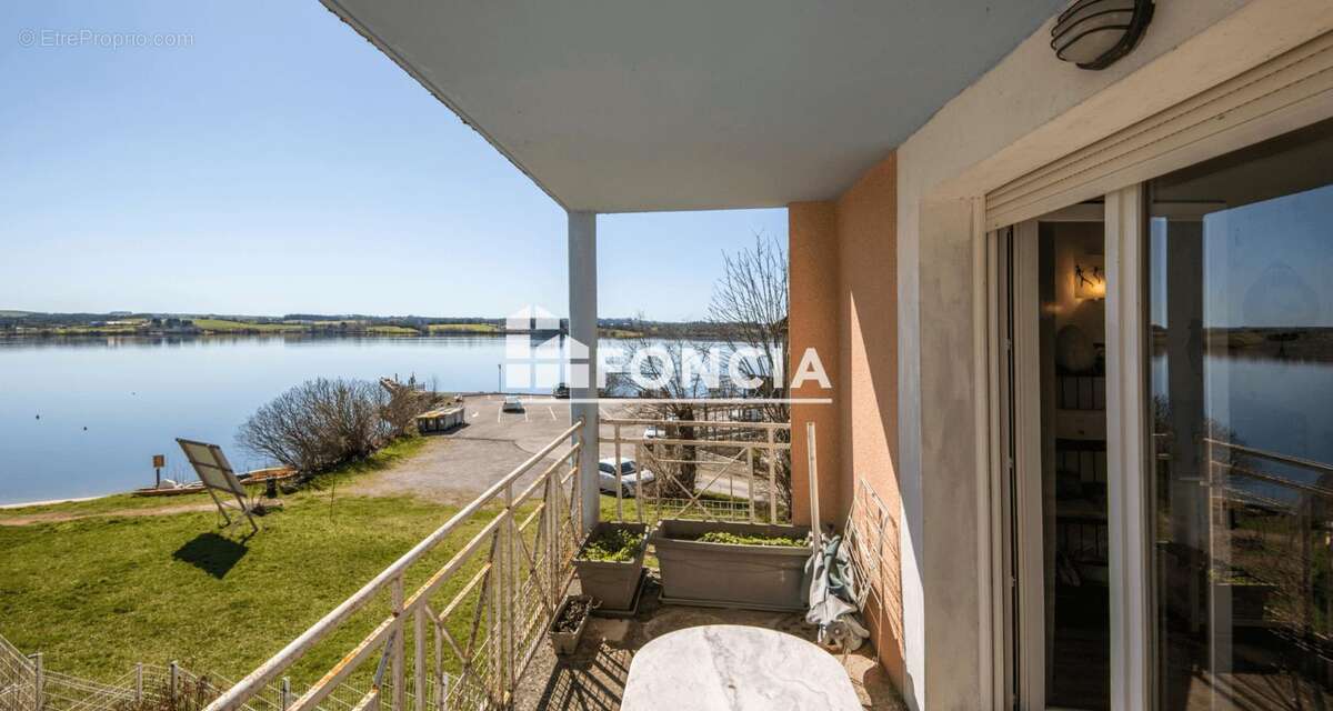 Appartement à SALLES-CURAN