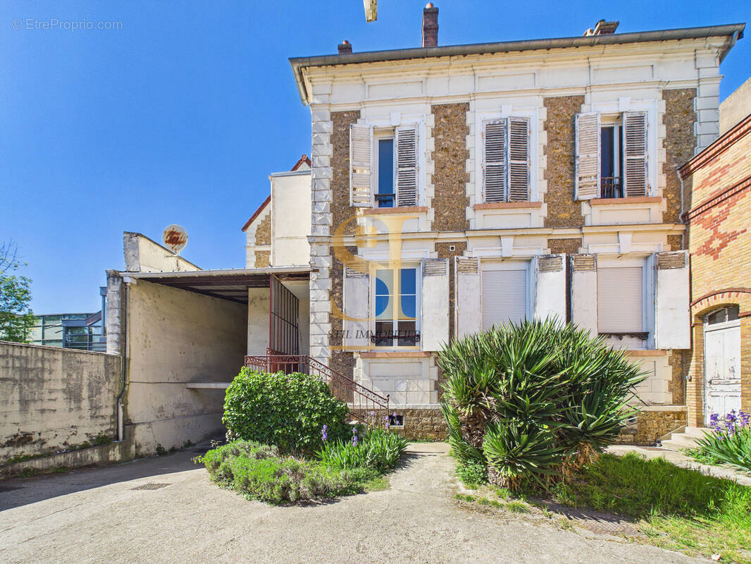 Appartement à CORBEIL-ESSONNES
