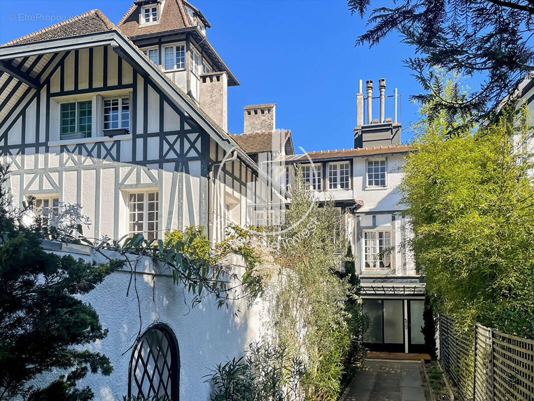 Appartement à GARCHES