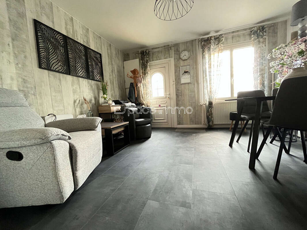 Maison avec jardin, atelier et cave - malaunay centre - 105,81 m² - photo 2